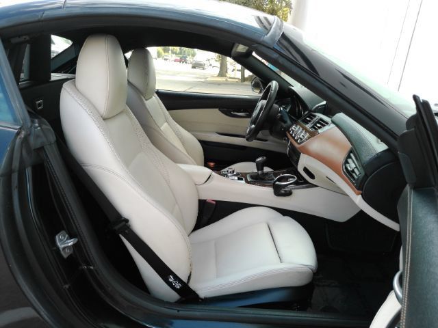 Used 2015 BMW Z4 sDrive28i RWD image 23