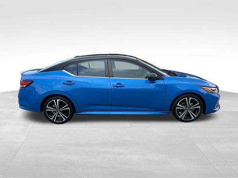 Used 2022 Nissan Sentra SR w/ SR Premium Package FWD image 7