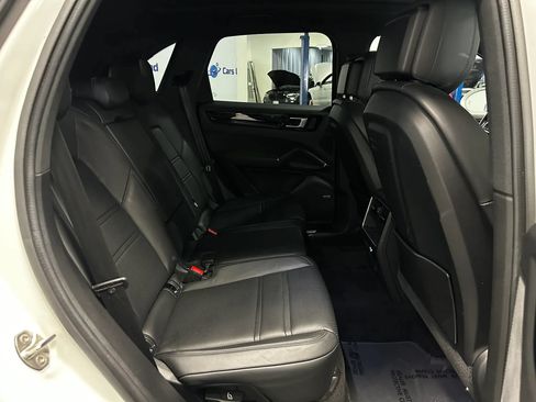 Used 2022 Porsche Cayenne w/ Premium Package AWD/4WD image 21
