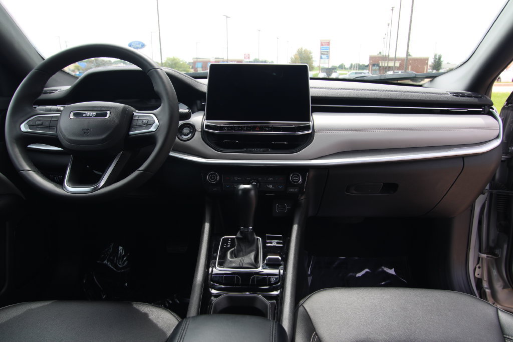 Used 2025 Jeep Compass Limited AWD/4WD image 40