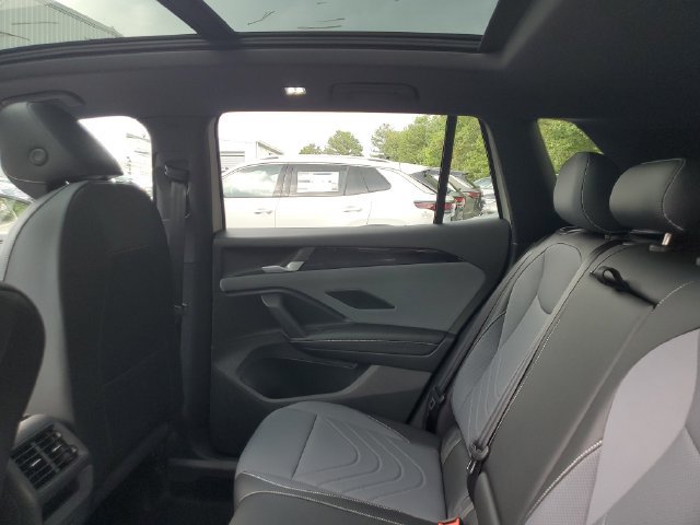New 2026 Volkswagen Tiguan SE R-Line FWD image 16