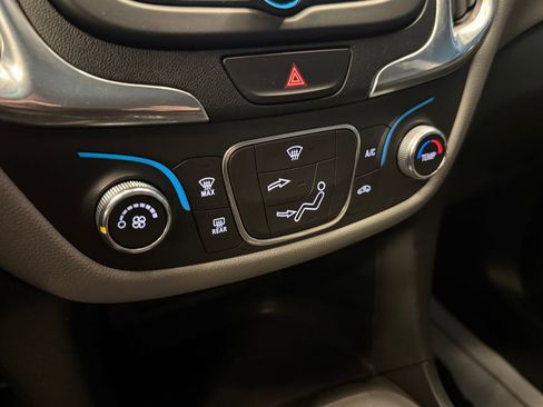 Used 2019 Chevrolet Equinox LS FWD image 15