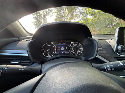 Used 2025 Nissan Altima 2.5 SV FWD image 41