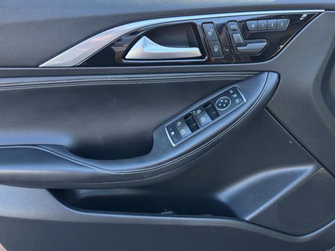 Used 2018 INFINITI QX30 Premium image 14