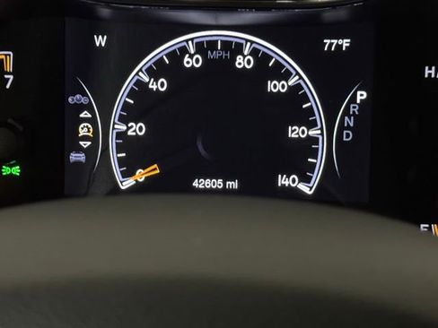 Used 2019 Jeep Grand Cherokee Overland AWD/4WD image 18
