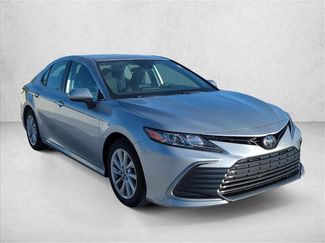 Used 2022 Toyota Camry LE FWD video 3