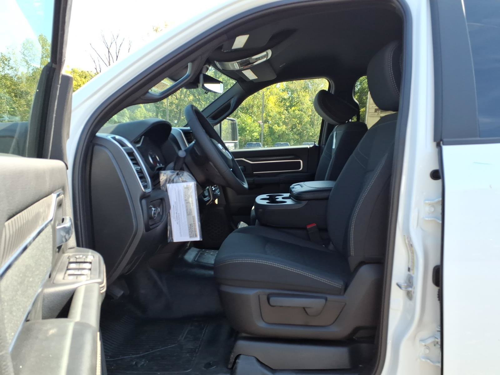 New 2027 RAM 3500 Big Horn AWD/4WD image 13