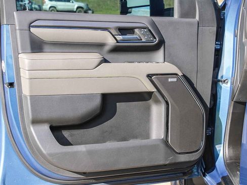 Used 2024 Chevrolet Silverado 2500 ZR2 w/ Technology Package image 19