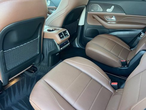 Used 2024 Mercedes-Benz GLS 450 4MATIC image 4