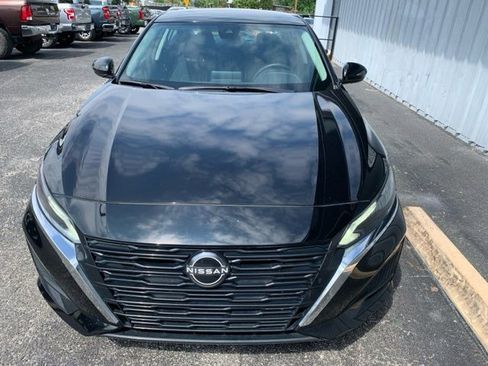 Used 2023 Nissan Altima 2.5 SV FWD image 2