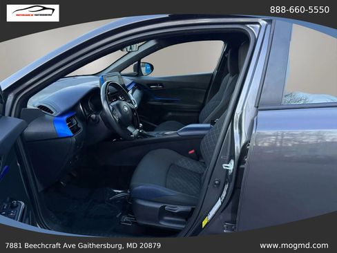 Used 2022 Toyota C-HR XLE FWD image 16