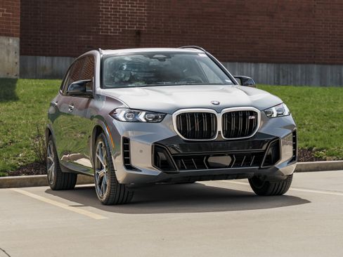 Used 2026 BMW X5 M60i image 1