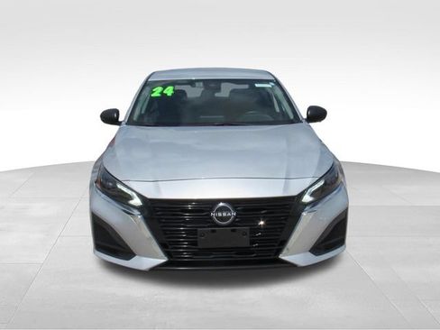 Used 2024 Nissan Altima 2.5 SV FWD image 8