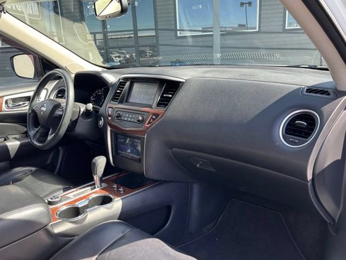 Used 2018 Nissan Pathfinder Platinum AWD/4WD image 29
