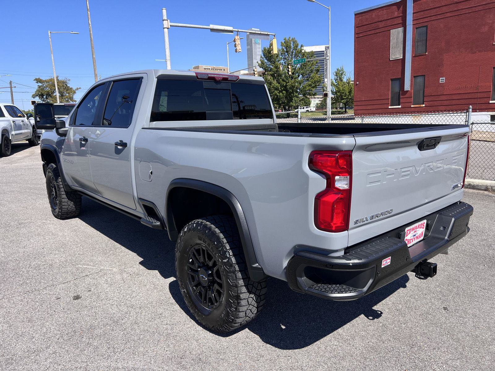 Used 2024 Chevrolet Silverado 2500 ZR2 w/ Technology Package AWD/4WD image 5