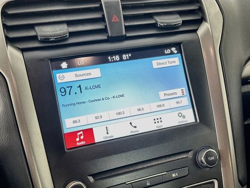 Used 2017 Ford Fusion SE w/ Equipment Group 201A FWD image 19