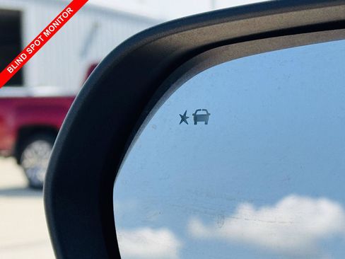 Used 2025 Chevrolet Equinox LT FWD image 13