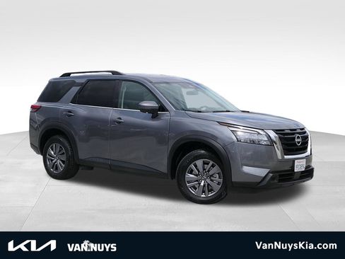 Used 2025 Nissan Pathfinder SV FWD image 1