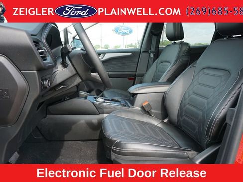 Used 2023 Ford Escape Platinum w/ Premium Technology Package AWD/4WD image 17