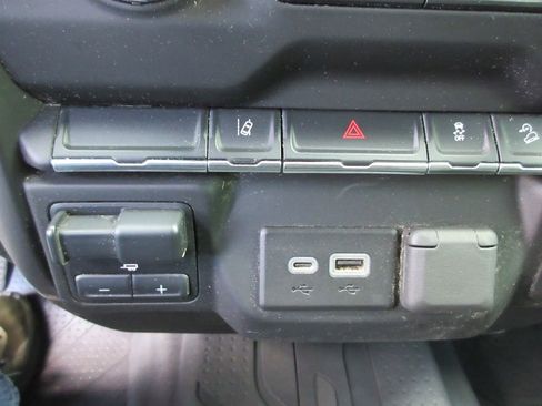 Certified 2024 Chevrolet Silverado 2500 Custom image 31