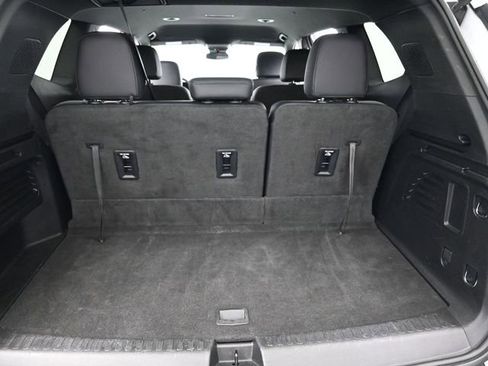 Used 2024 GMC Acadia Elevation image 27