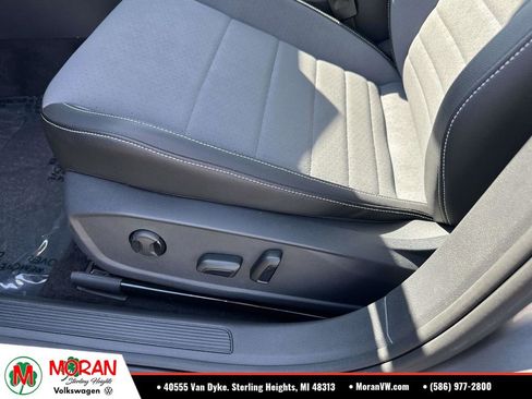 Certified 2025 Volkswagen Jetta SE w/ Sunroof Package FWD image 20