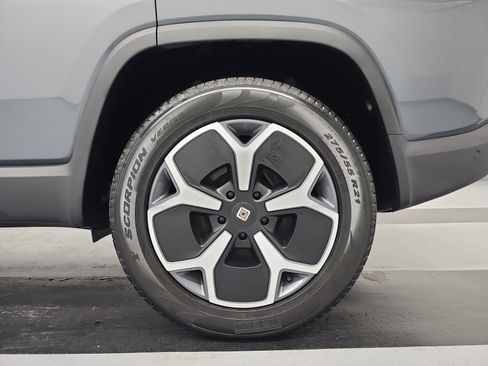 Used 2024 Rivian R1S Adventure AWD/4WD image 10