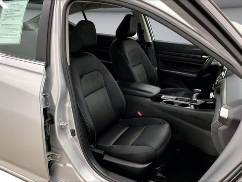 Used 2024 Nissan Altima 2.5 SV AWD/4WD image 29