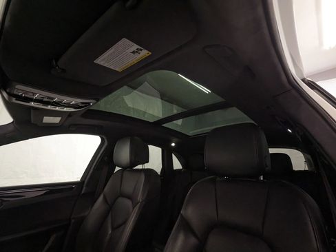 Used 2015 Porsche Macan Turbo image 14