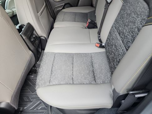 Used 2024 Chevrolet Colorado ZR2 w/ Technology Package image 12