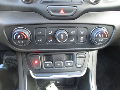 Used 2021 GMC Terrain SLT w/ Infotainment Package II image 20