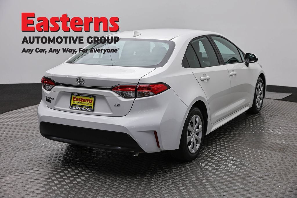 Used 2026 Toyota Corolla LE FWD image 5