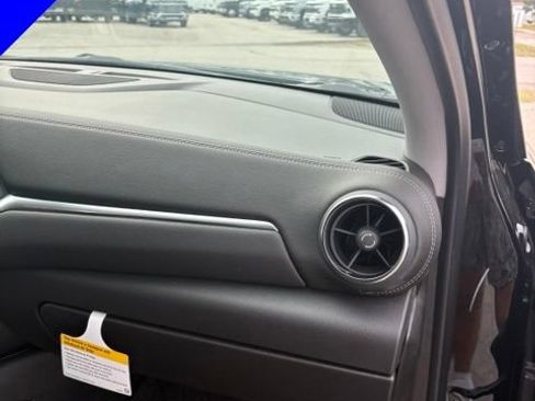 New 2026 Chevrolet Blazer LT w/ Convenience Package FWD image 32