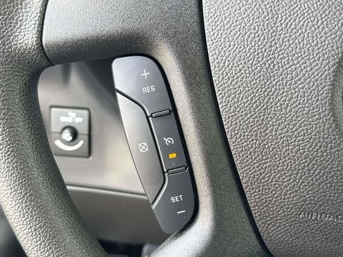 New 2026 Chevrolet Express 2500 w/ Driver Convenience Package image 6