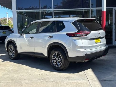 Used 2024 Nissan Rogue S FWD image 5