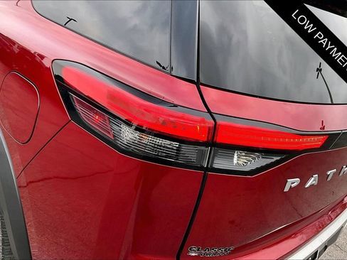 Used 2023 Nissan Pathfinder SL w/ SL Premium Package image 22