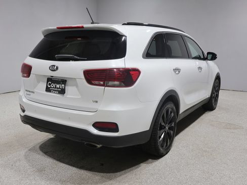 Used 2019 Kia Sorento AWD V6 image 2