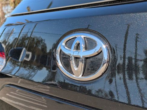 Used 2023 Toyota Corolla Cross L image 13