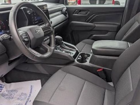 Used 2023 Chevrolet Colorado Trail Boss w/ Technology Package AWD/4WD image 10