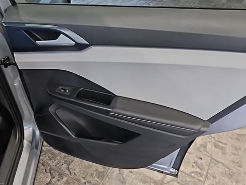 Used 2024 Volkswagen Taos SE image 14