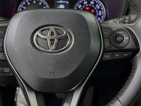 Used 2022 Toyota RAV4 XLE Premium image 20