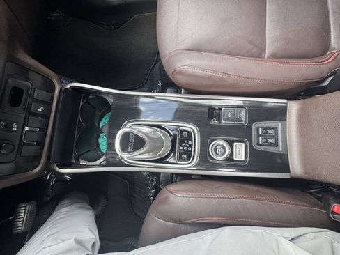 Used 2018 Mitsubishi Outlander SEL AWD/4WD image 36