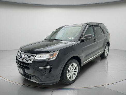 Used 2019 Ford Explorer XLT w/ Class III Trailer Tow Package AWD/4WD image 3