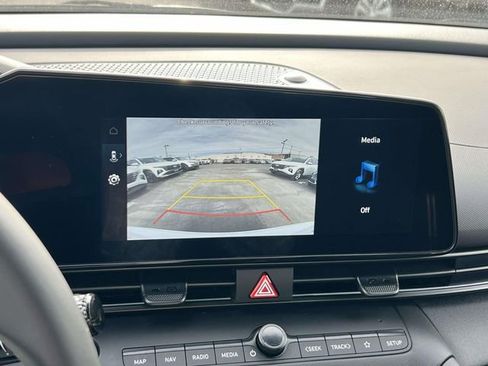 Certified 2025 Hyundai Elantra SEL image 27