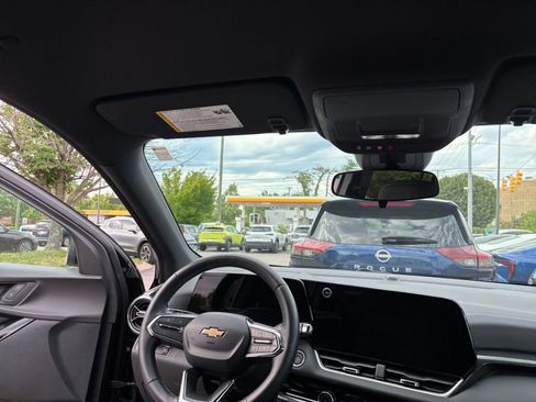 Used 2025 Chevrolet Equinox LT FWD image 34