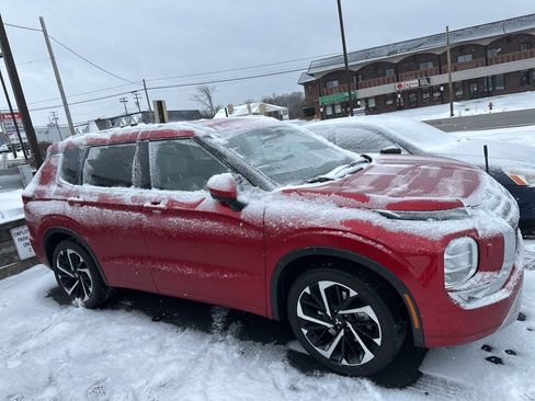 Used 2024 Mitsubishi Outlander SEL image 2