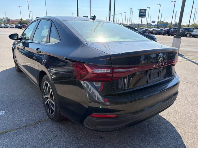 Used 2025 Volkswagen Jetta SE FWD image 5