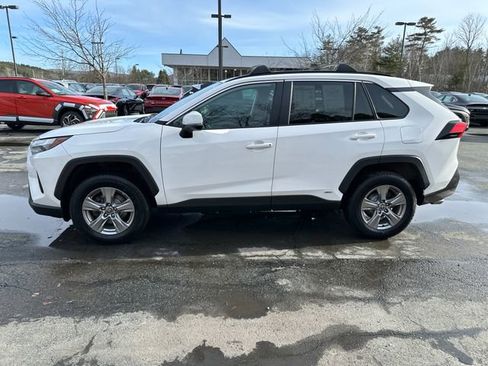 Used 2022 Toyota RAV4 XLE AWD/4WD image 2