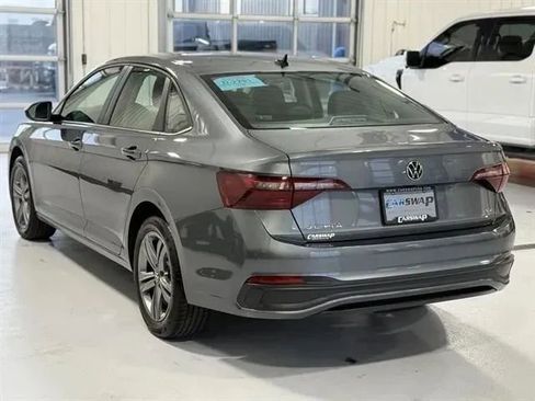 Used 2022 Volkswagen Jetta SE image 5