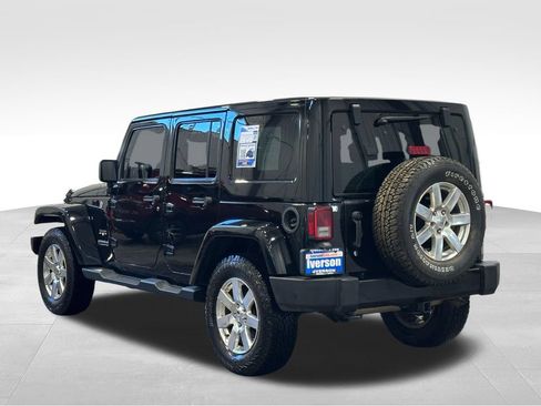Used 2016 Jeep Wrangler Unlimited Sahara w/ Connectivity Group AWD/4WD image 5
